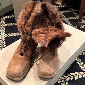 Furlined suede lace up boots